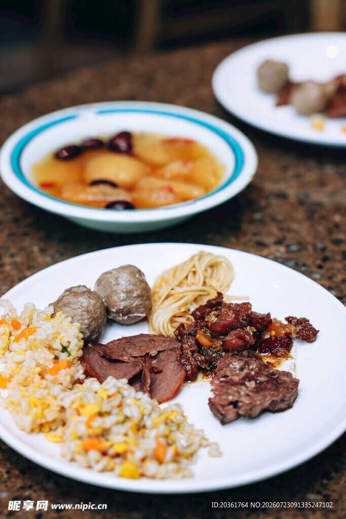 多样美食拼盘