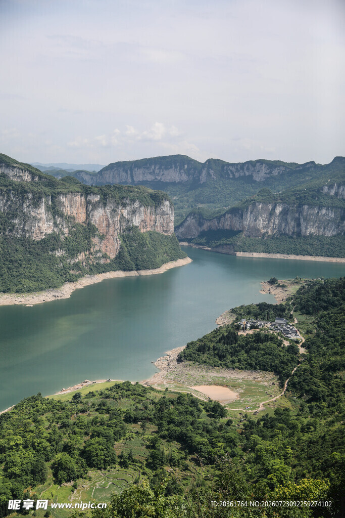 壮丽山水风光俯瞰图
