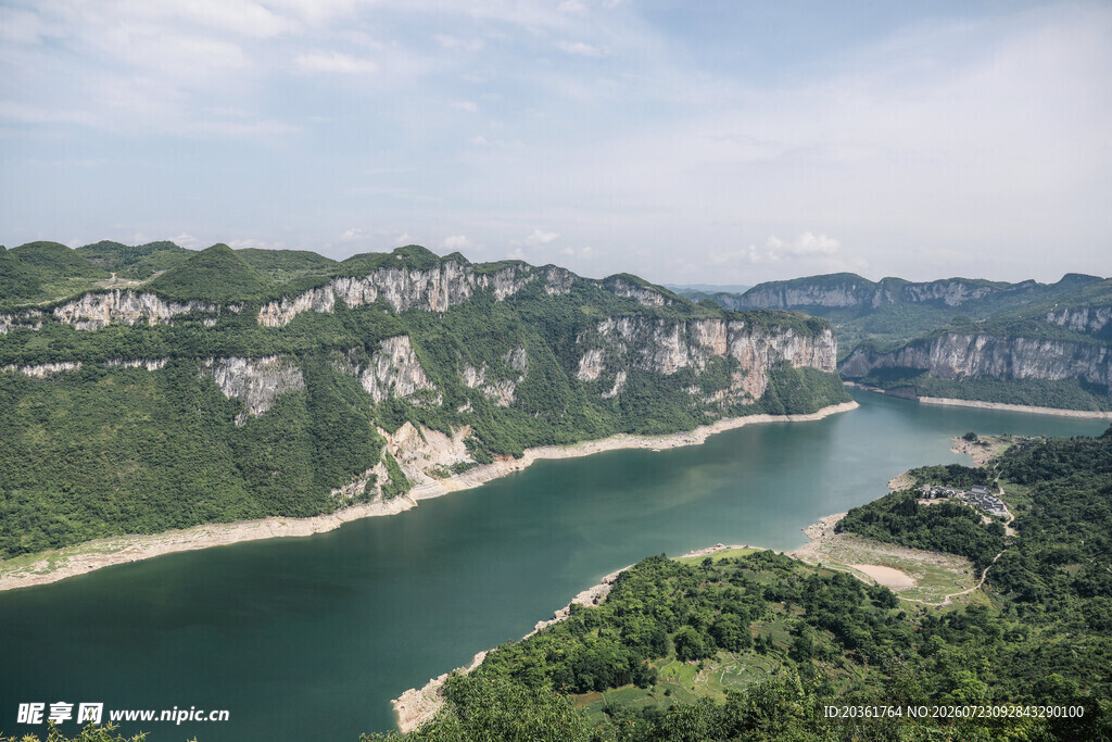 壮丽山水风光俯瞰图