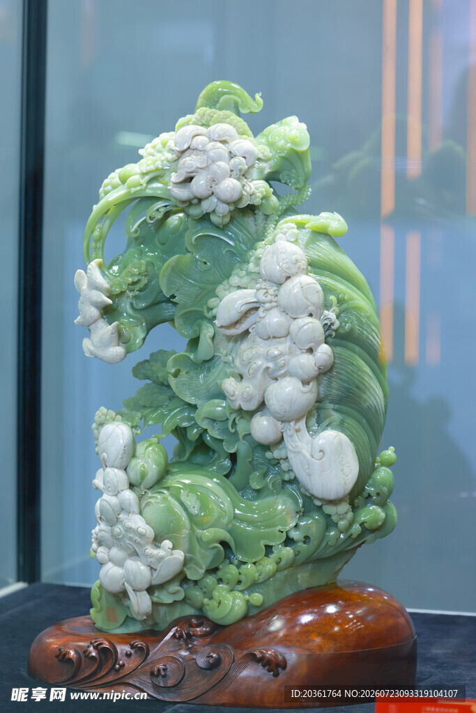 玉雕白菜摆件