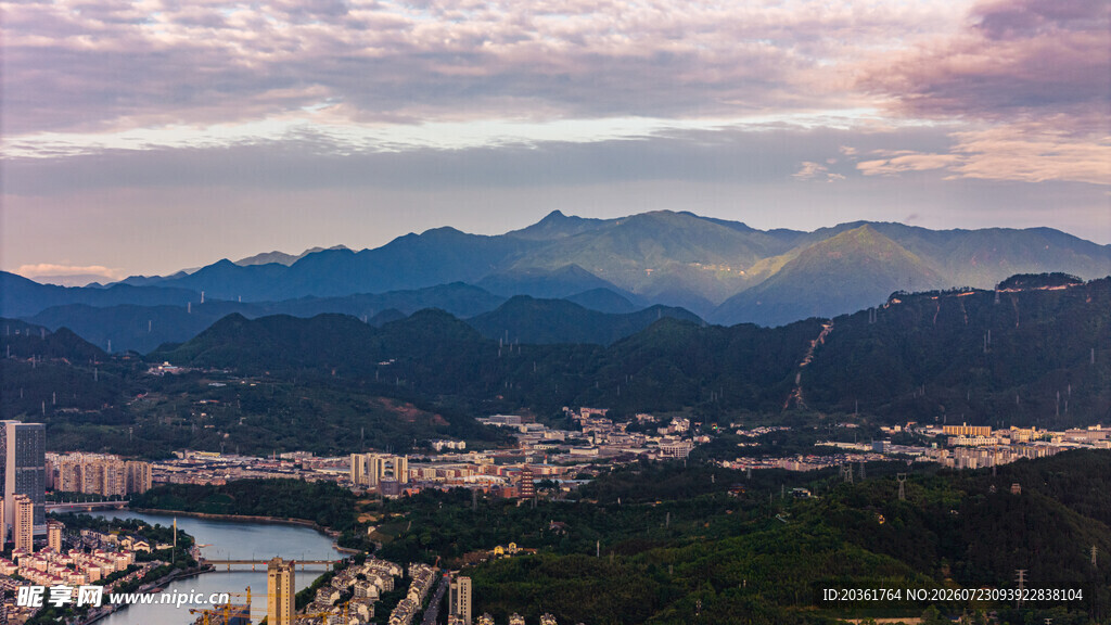山城壮丽风光俯瞰图
