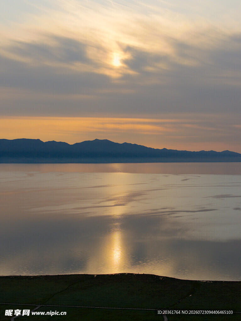 湖畔落日美景