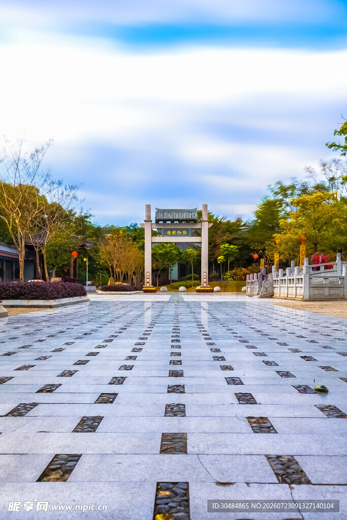 惠州中式牌坊开阔石板路
