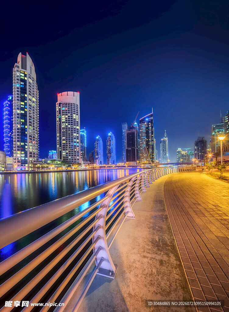 城市夜景河畔风光