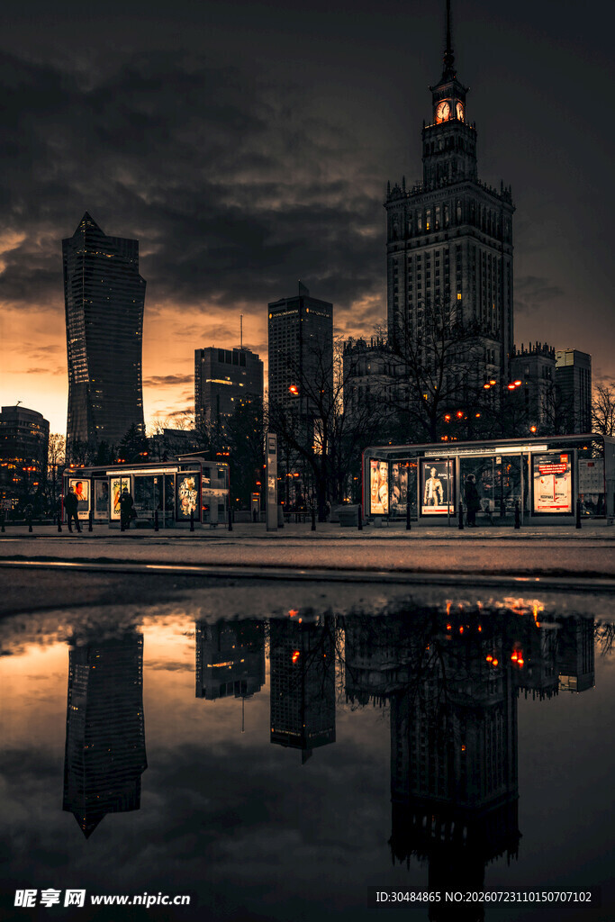 城市夜景倒影