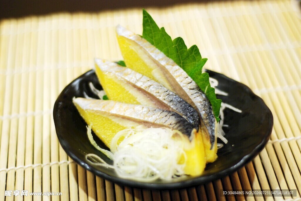 日式醋渍青花鱼料理