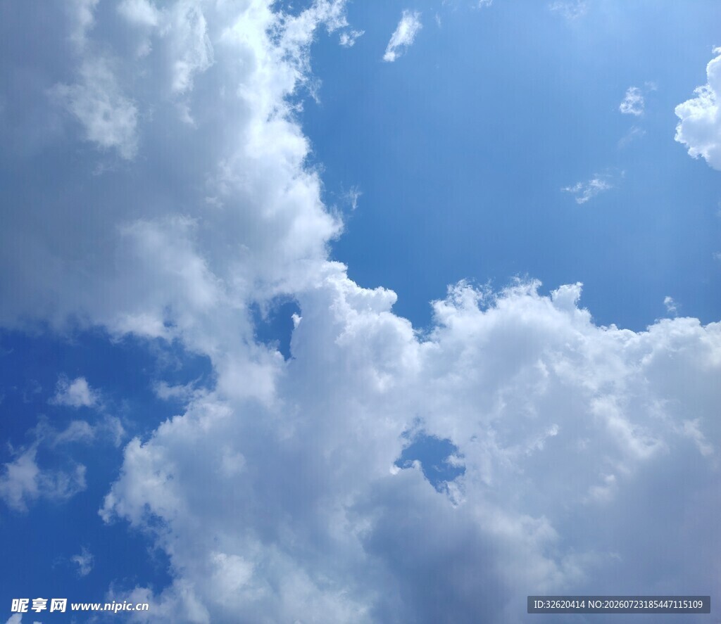 蓝天白云美景