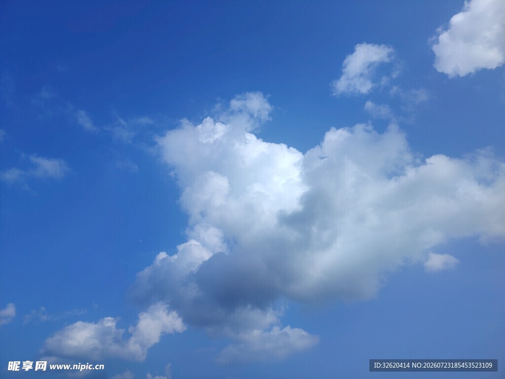 蓝天白云美景