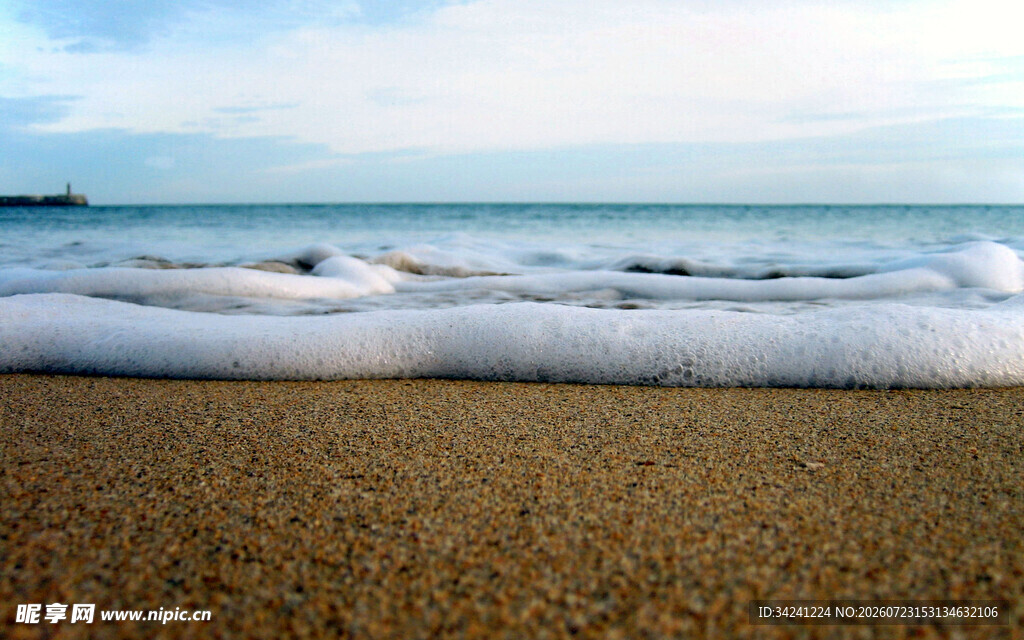 海边沙滩海浪风景画面