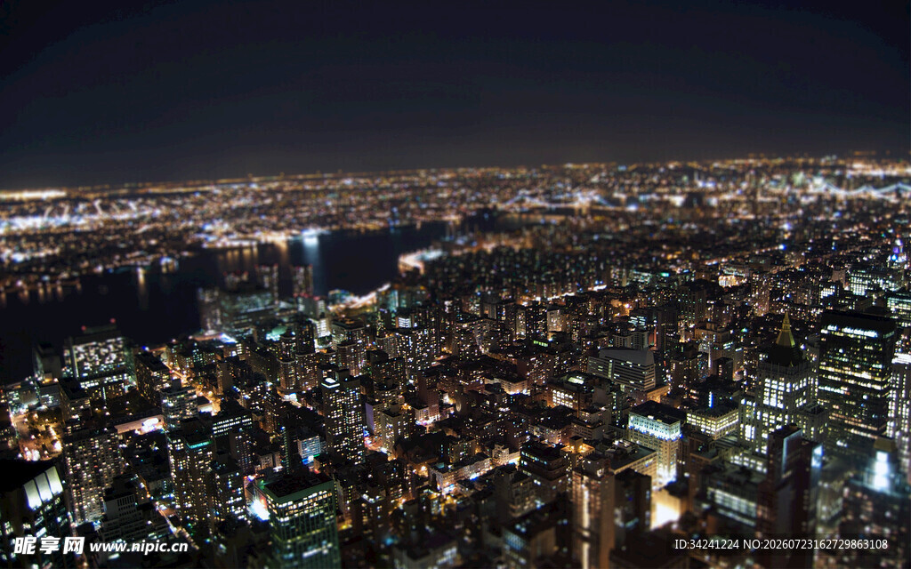 城市璀璨夜景俯瞰图