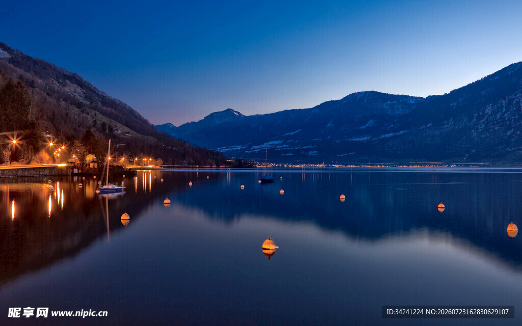 湖畔夜景静谧湖光山色