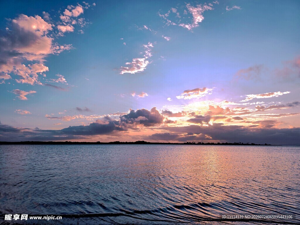 海滨日落美景