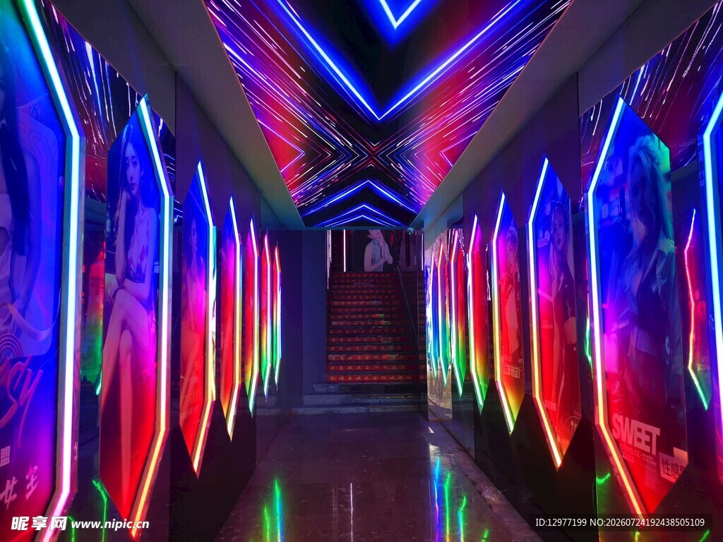炫彩灯光打造梦幻通道