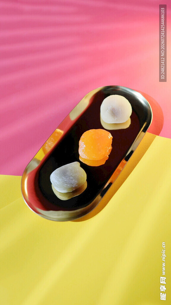 多彩盘中的美味点心