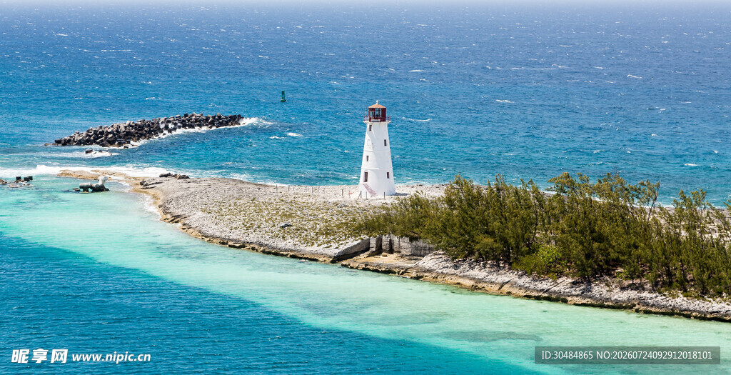 海岛灯塔碧海蓝天美景