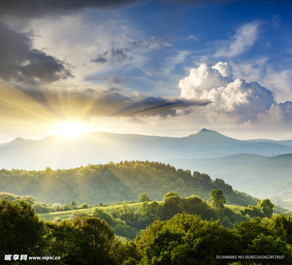 山间日出美景