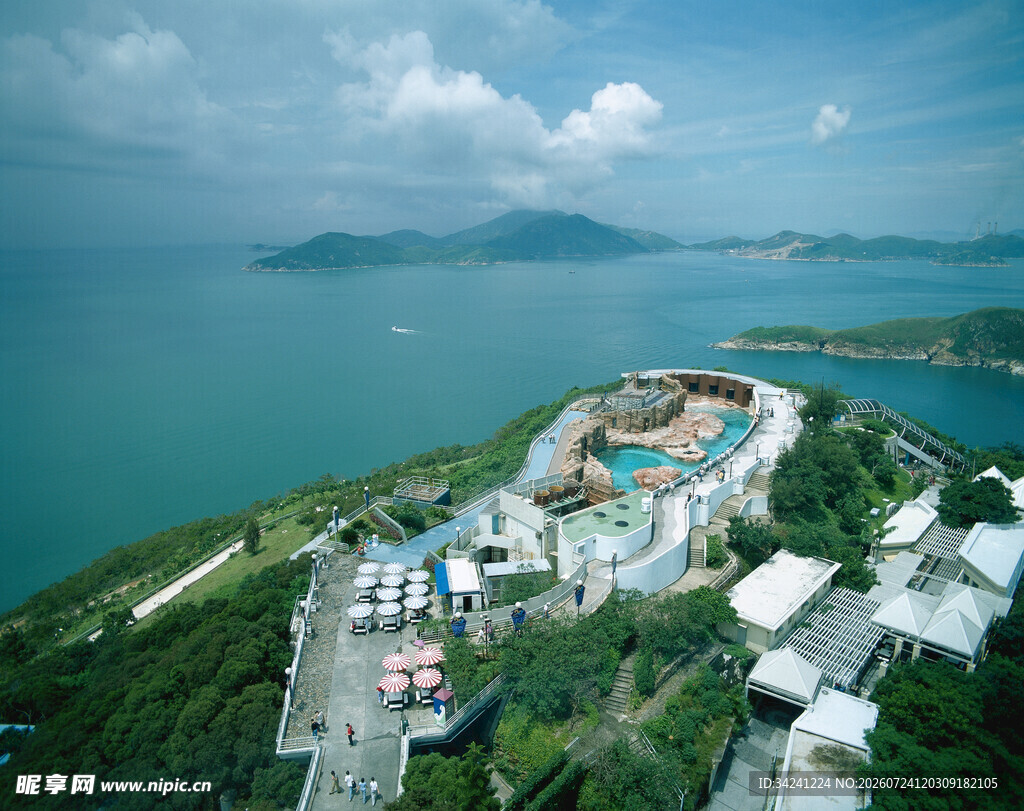 俯瞰海滨度假胜地美景