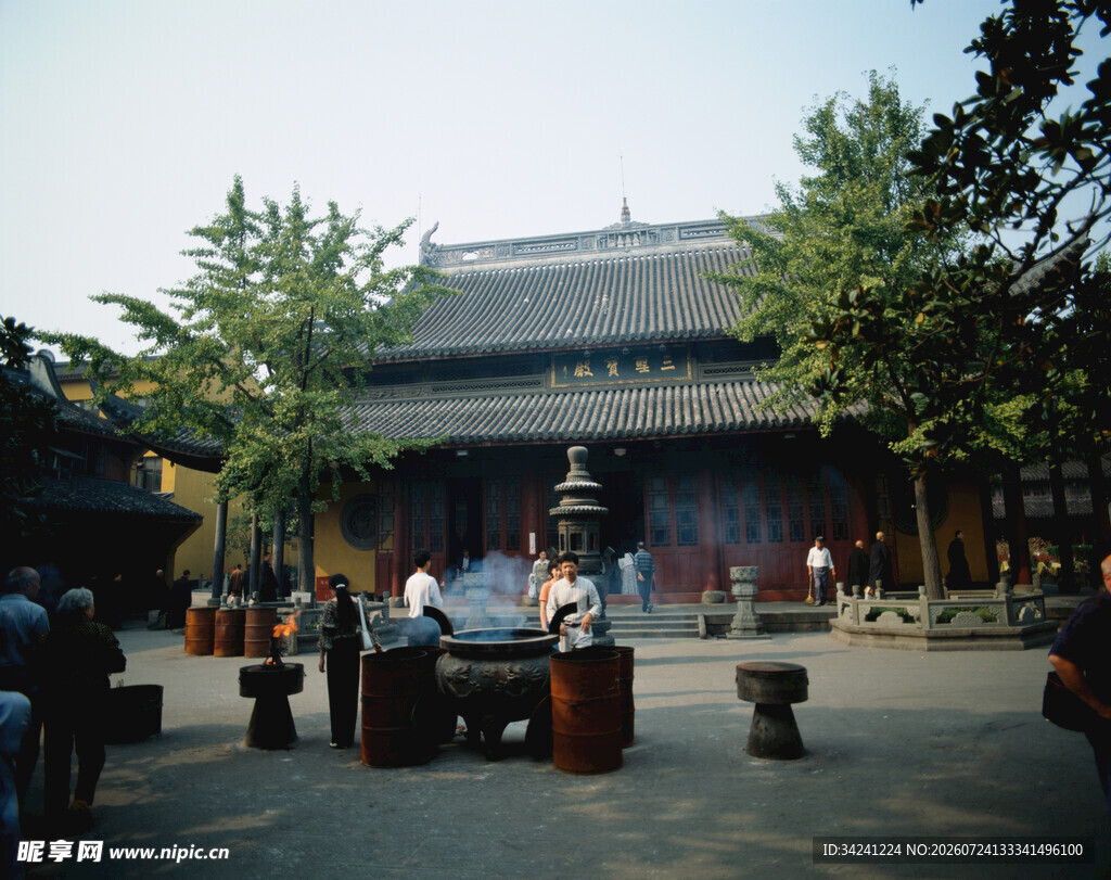 古寺庭院场景
