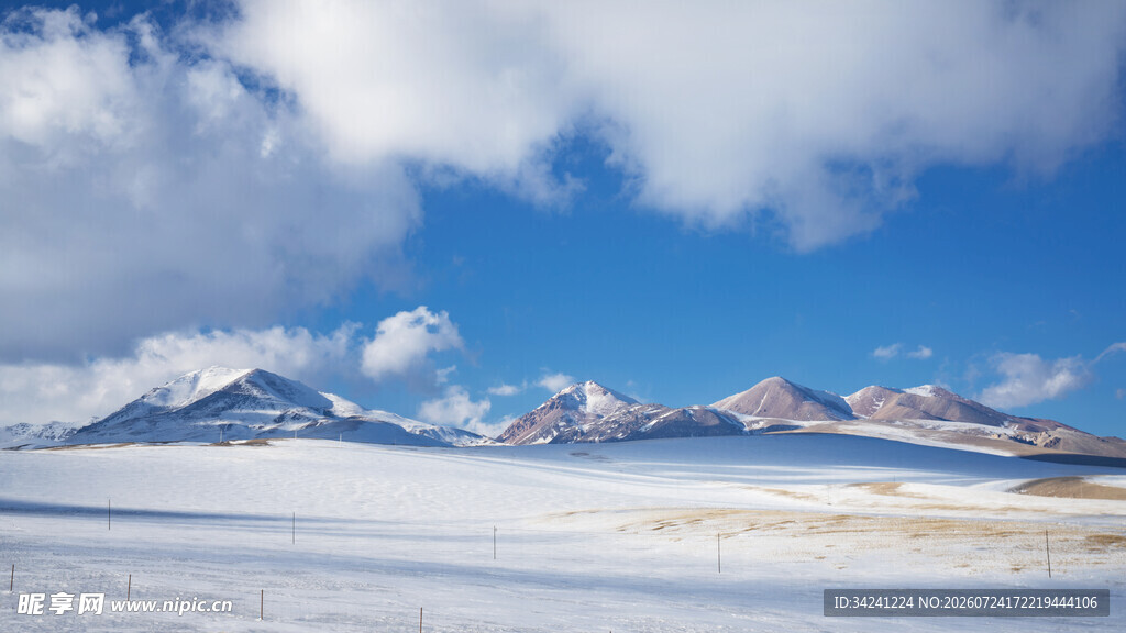 雪山蓝天壮丽自然风光