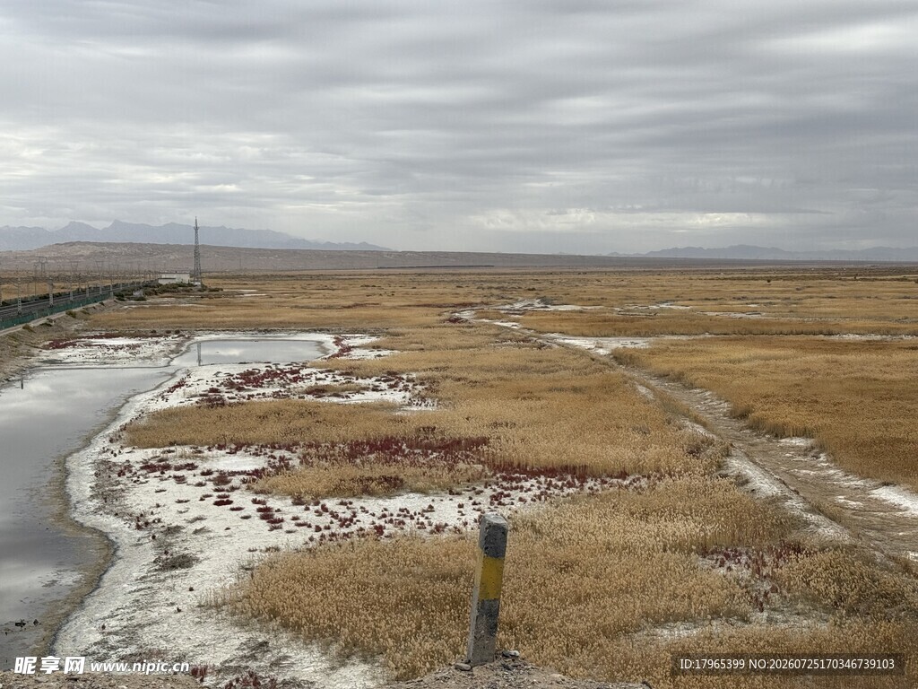 广袤荒原中的蜿蜒河流
