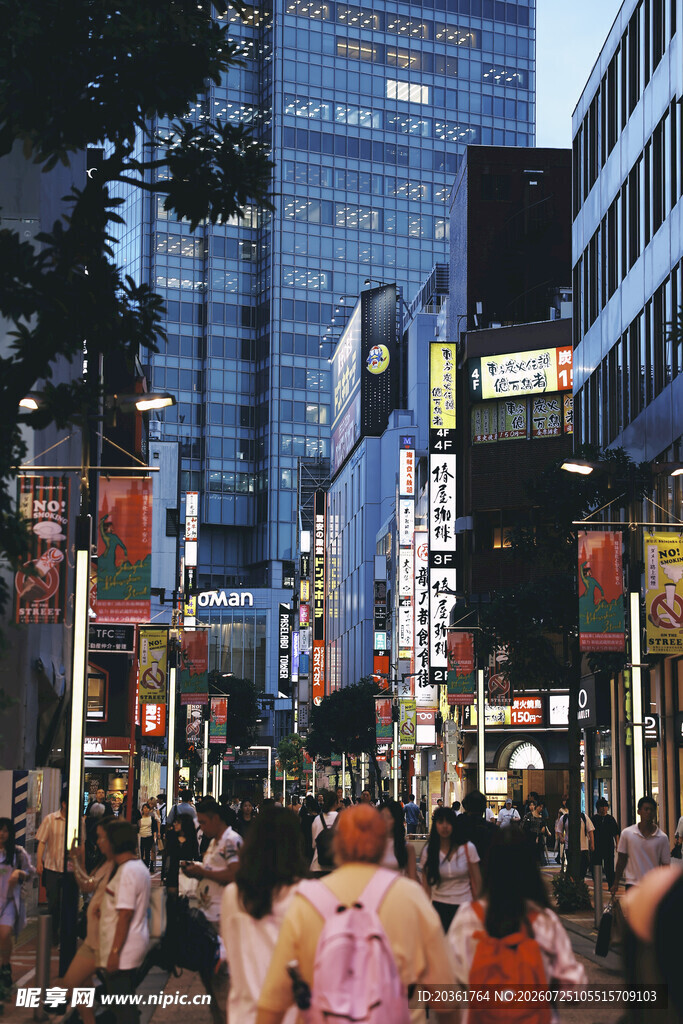 繁华都市街头