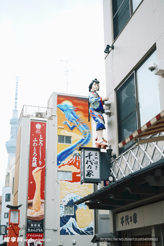 街头多彩店铺招牌景观