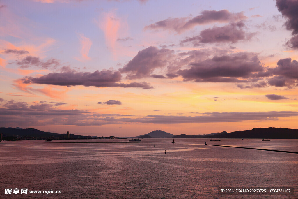 海边绚丽晚霞美景