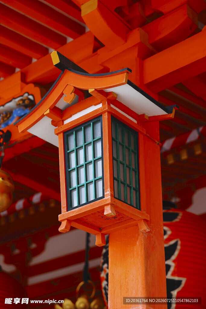 日式传统橙红色灯笼特写