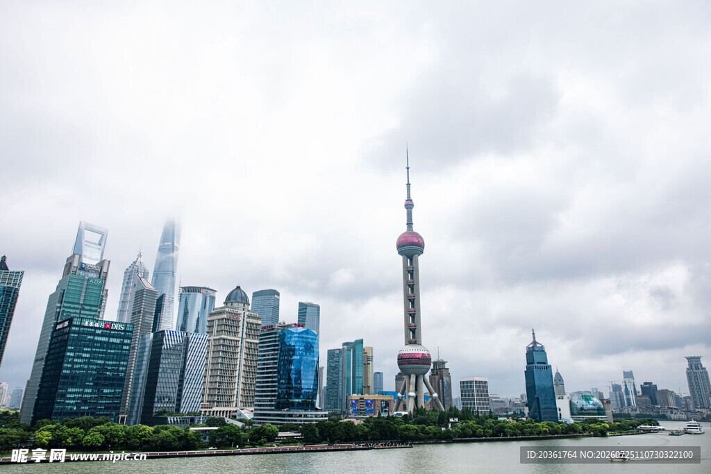 上海外滩繁华天际线景观