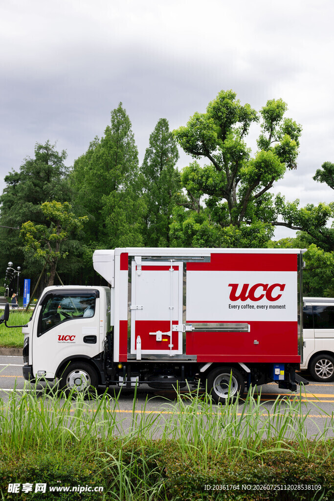 白色LGC标识医疗救援车