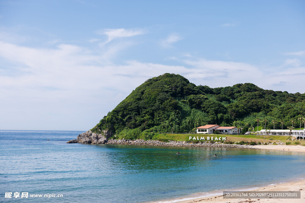 海滨青山美景