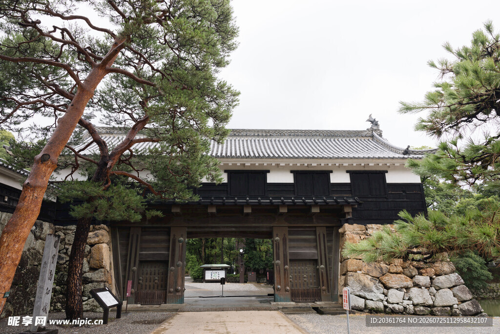 日式传统建筑大门