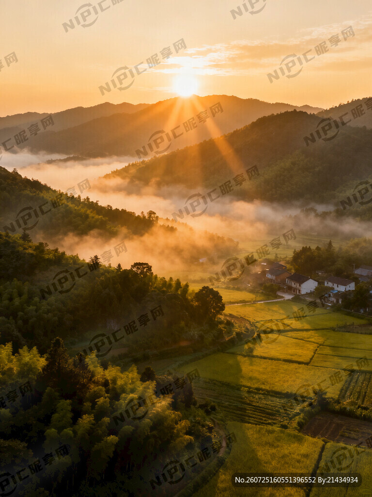 山村里的阳光 阳光初照山间
