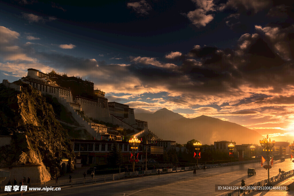 夕阳下的壮美古城景观