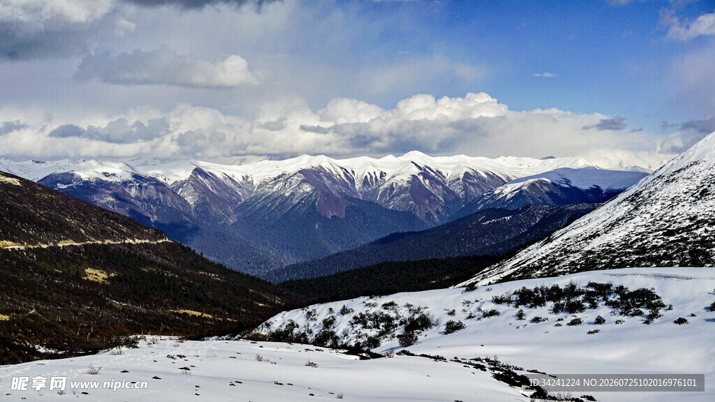 雪山壮丽风光