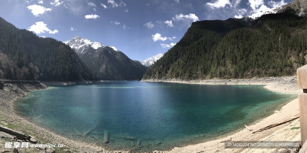 美丽的高山湖泊风光