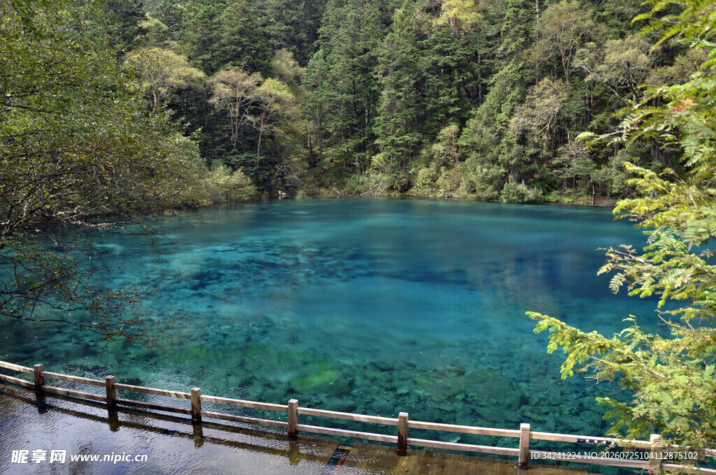 九寨沟蓝湖美景