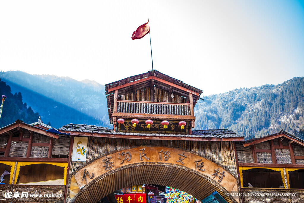 山间特色建筑拱门景观