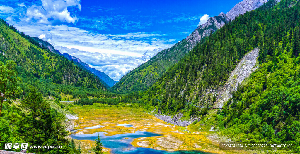 山间河谷美景