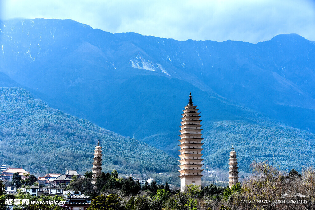 大理三塔远景风光