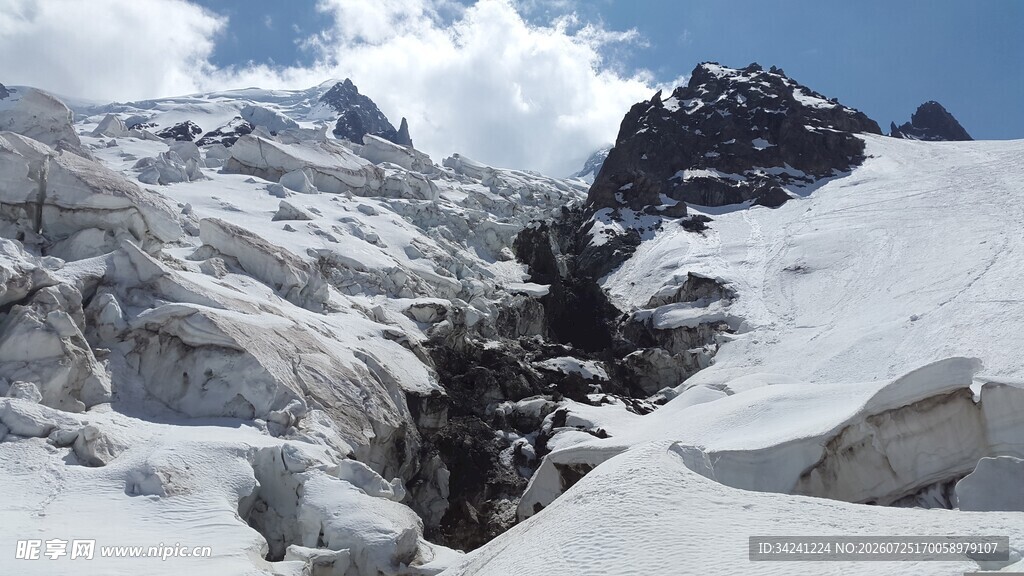 雪山壮丽景观