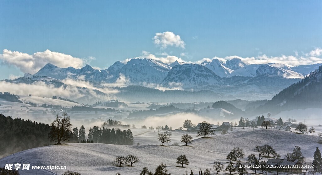 冬日雪山美景如画