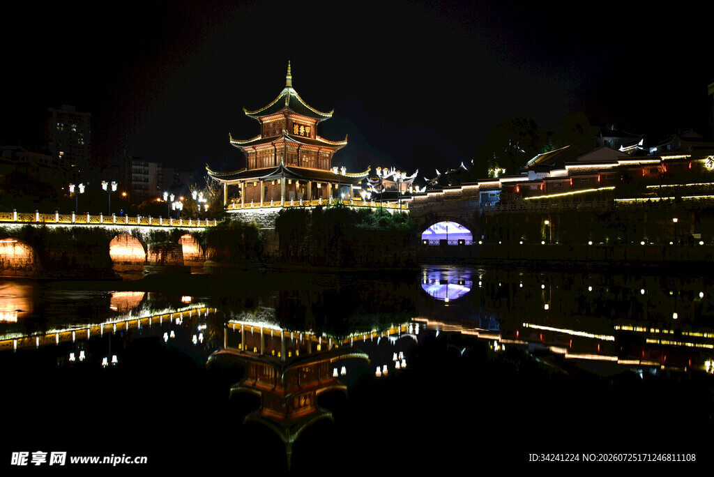 古楼夜景倒影