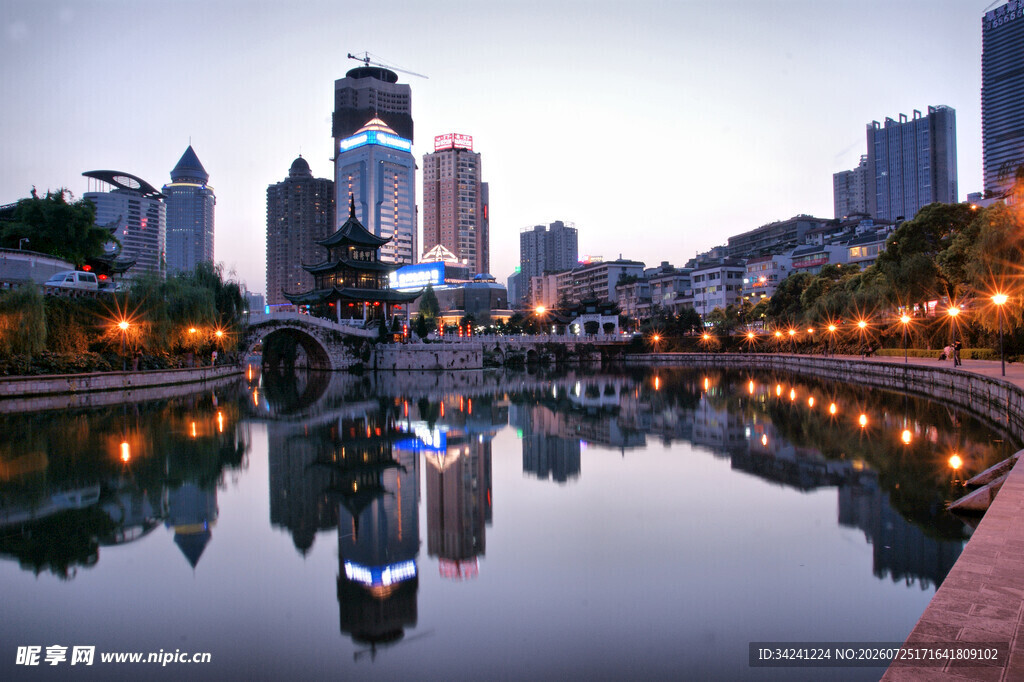 城市河畔夜景静谧美好
