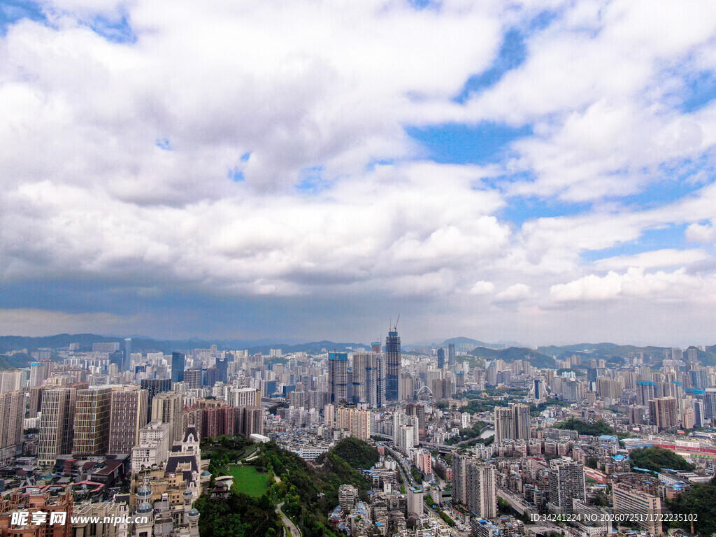 俯瞰繁华都市天际线