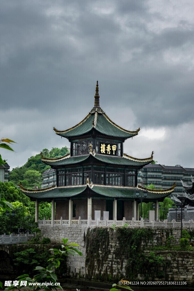 中式古建云雾缭绕之景