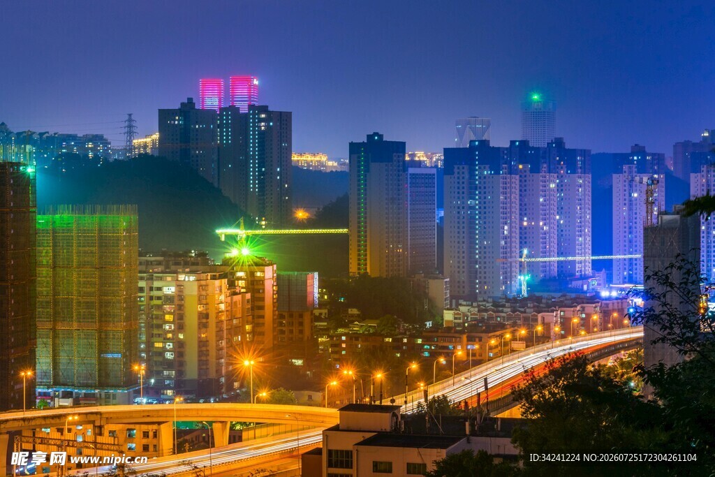城市夜景中的璀璨灯火