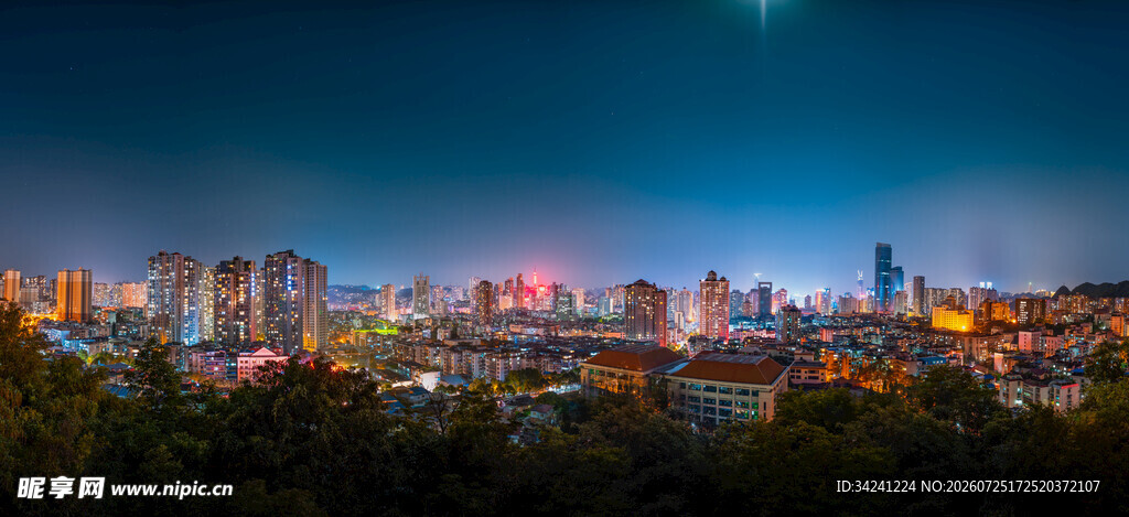 城市璀璨夜景俯瞰图
