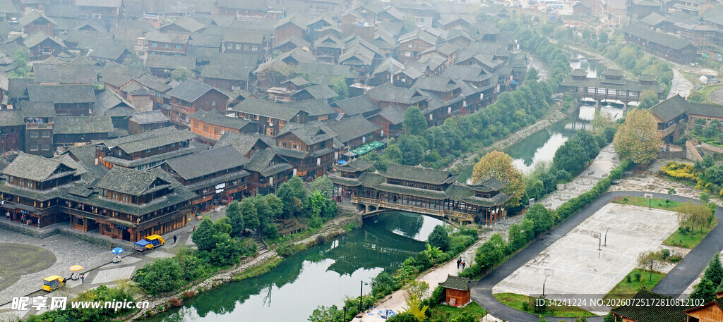 俯瞰水乡古镇风貌