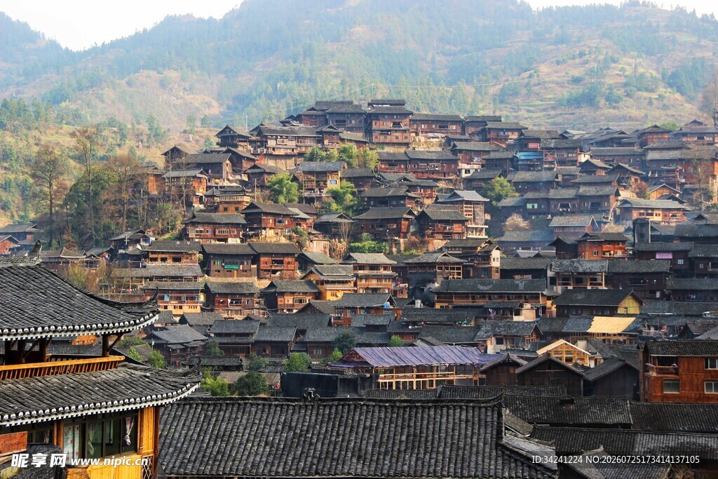 苗寨全景